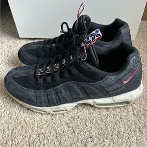 Nike Air Max 95 “Pull Tab Black” Size 12 Used
